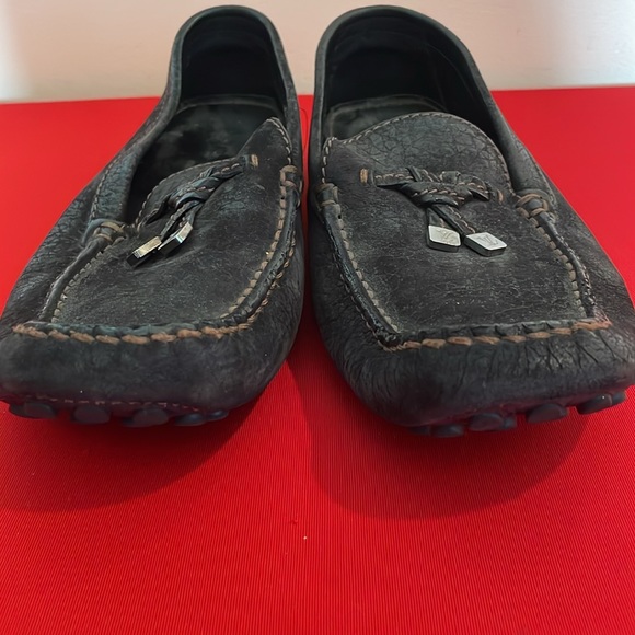 LOUIS VUITTON MENS’ TASSLE BLACK PEBBLED SUEDE DRIVING SHOE (8) - Picture 6 of 11
